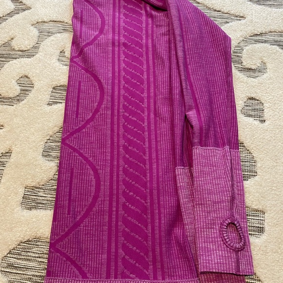 Lululemon Like New Size 10 LS. Check out all my Lulu. Bundle and save! - Picture 2 of 2